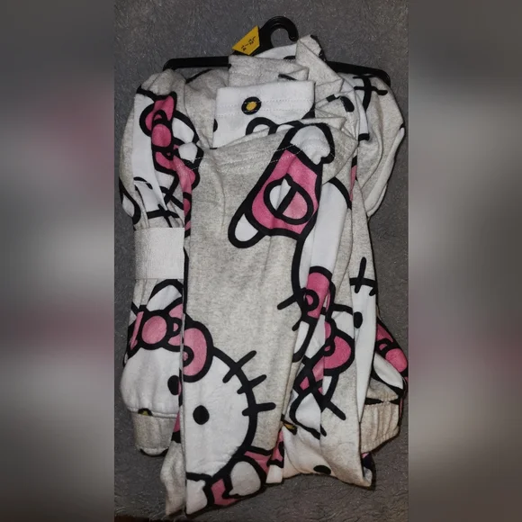 🔥 FINAL SALE PRICE 🔥 NWT! HELLO KITTY SLEEP PANTS - Picture 3 of 3